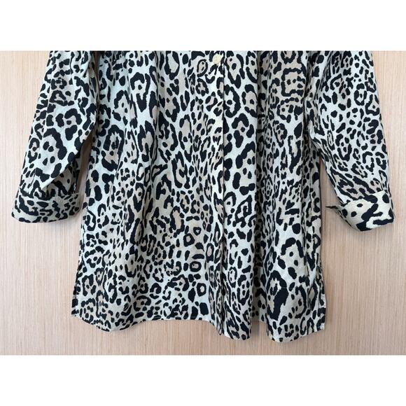 Chicos No Iron Leopard Print Tunic Shirt Womens Size 2 US 12 14 Large Pockets - Picture 3 of 11